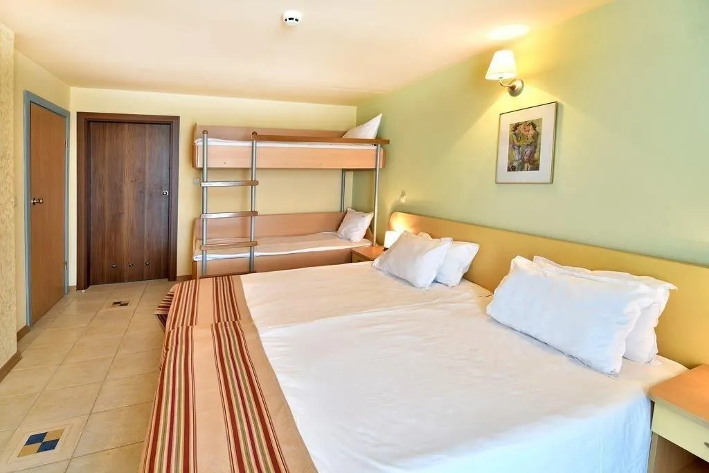 Room, Kaliopa, Varna