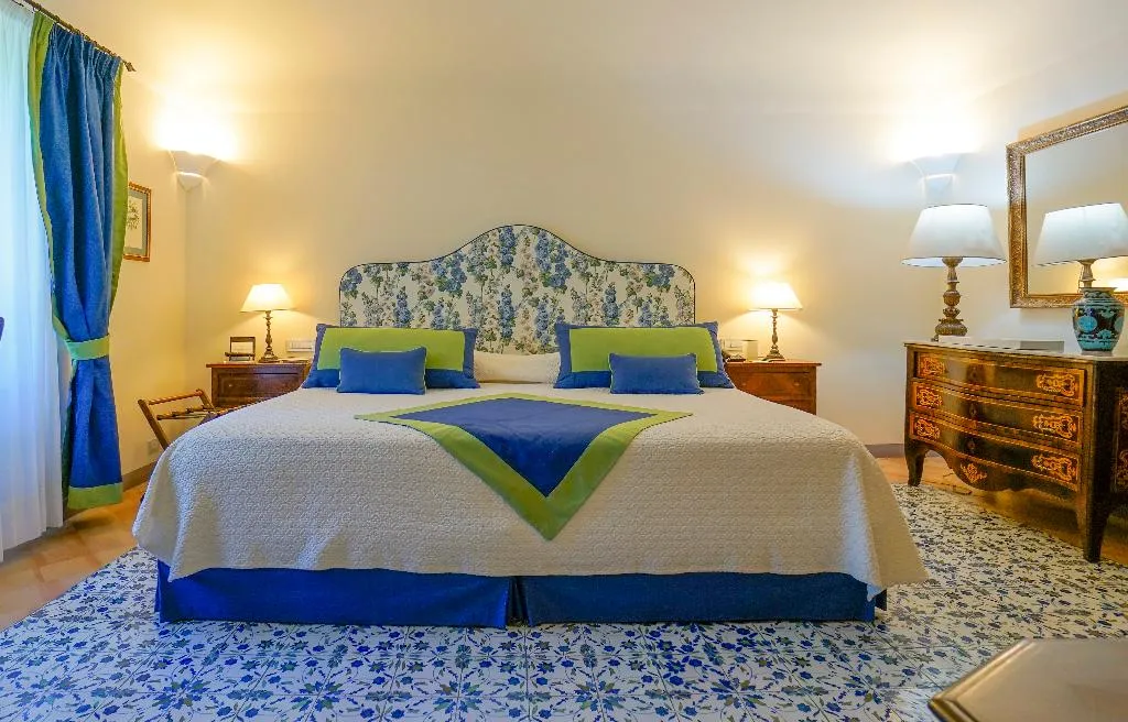 Room, Villa Cimbrone, Naples
