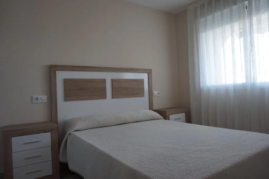 Room, Iris, Valencia