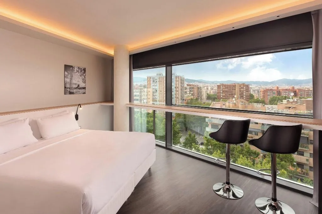 DOUBLE EXECUTIVE KING BED Room, Four Points by Sheraton Barcelona Diagonal, Barcelona