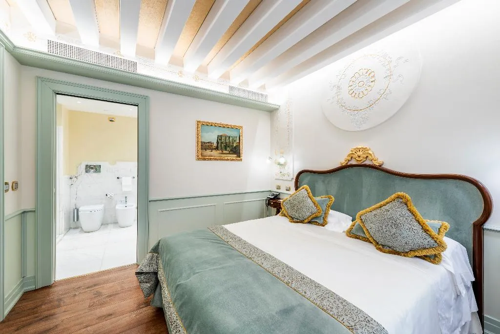 SUITE CLASSIC Room, Monaco and Grand Canal, Venice