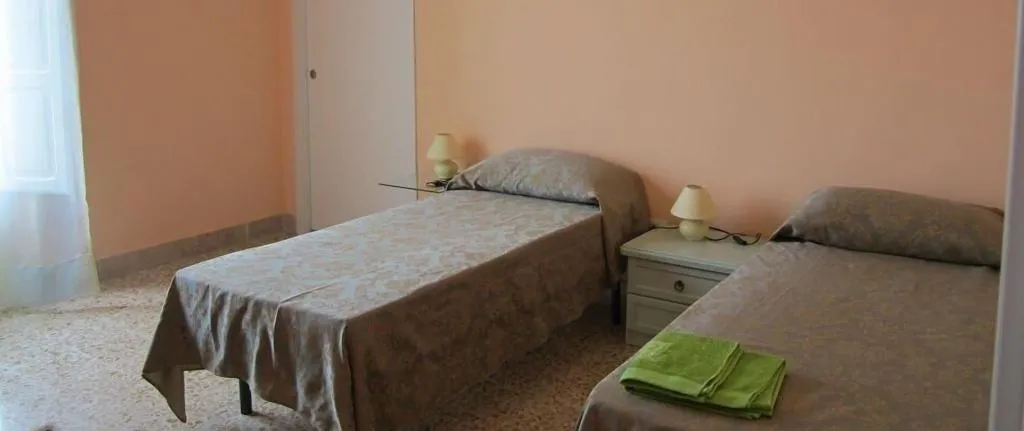 Room, Sikelia, Catania