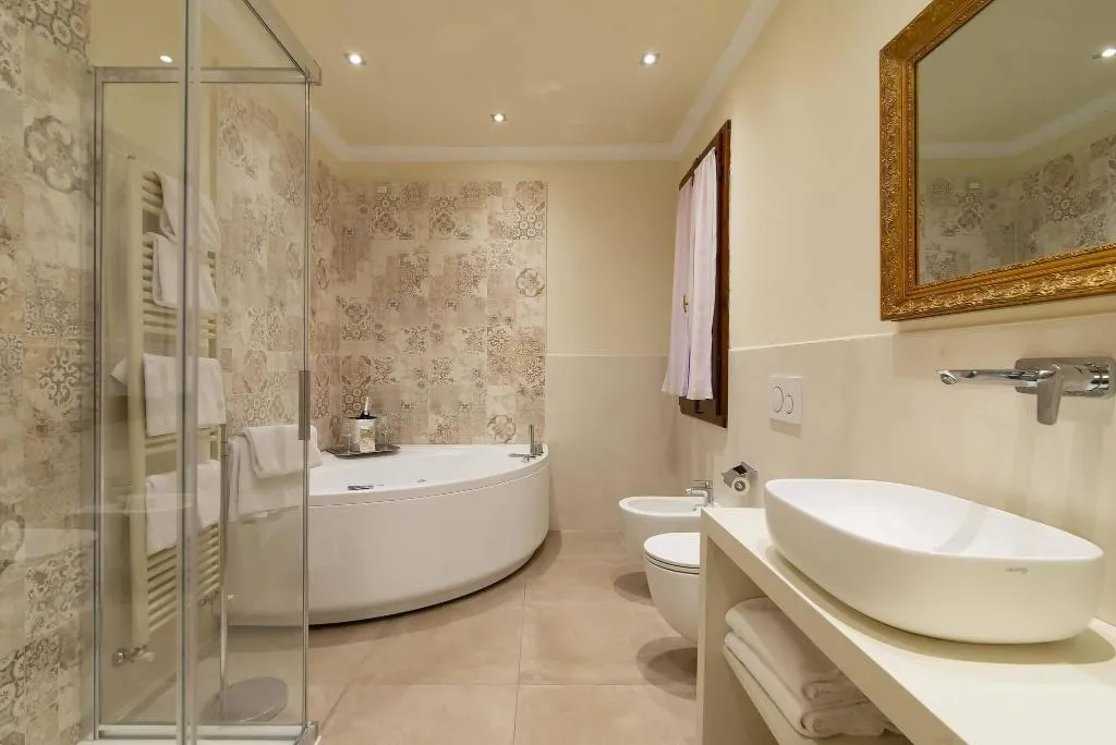 QUADRUPLE STANDARD Room, Porta Faenza, Florence
