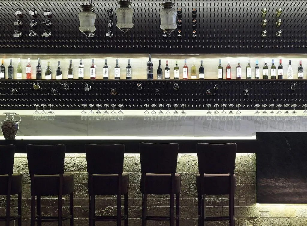Bar, Albatros, Crete