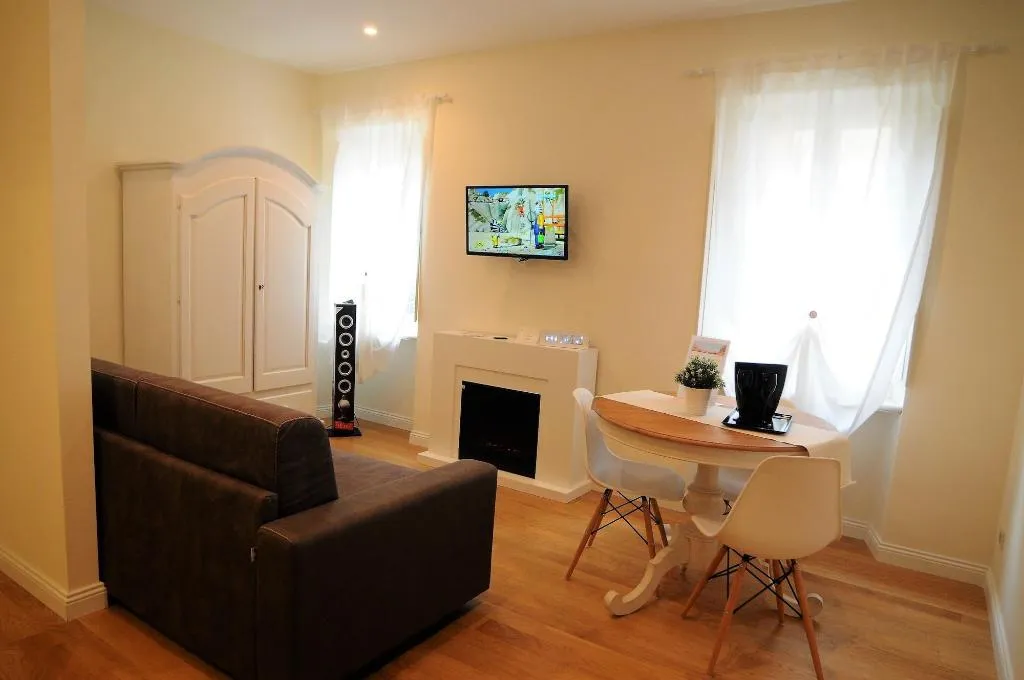 Room, Magia A Trilussa, Rome