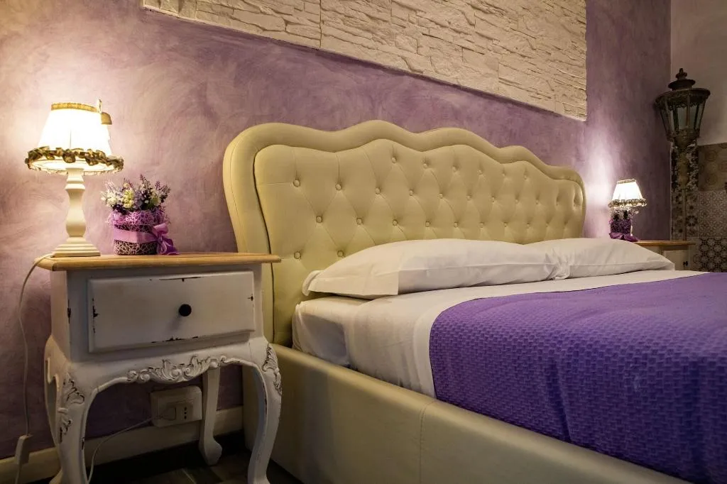 Room, Romantic Dreams, Naples