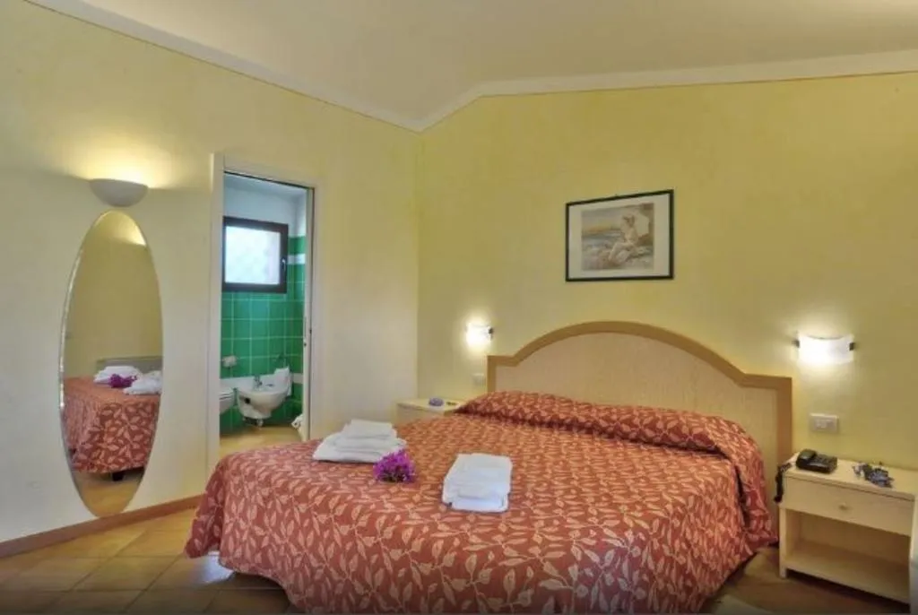 Room, Nibaru, Olbia
