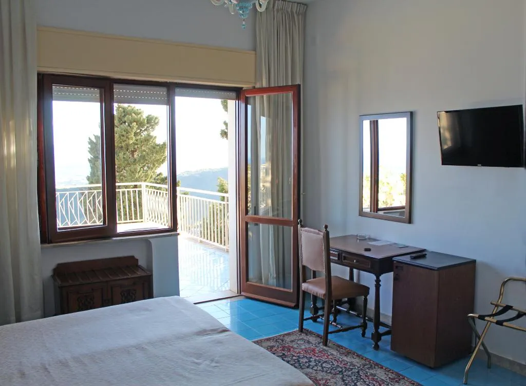DOUBLE SINGLE USE SEA VIEW WITH BALCONY Room, Mediterranee Hotel, Taormina