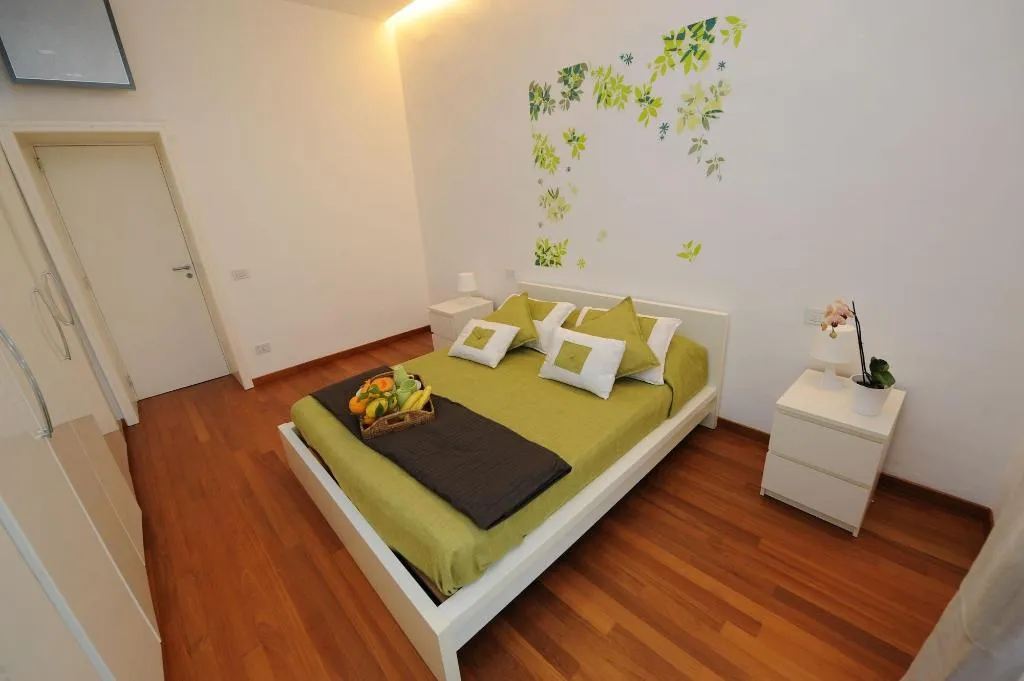 Room, Sorrento Center Suite, Naples