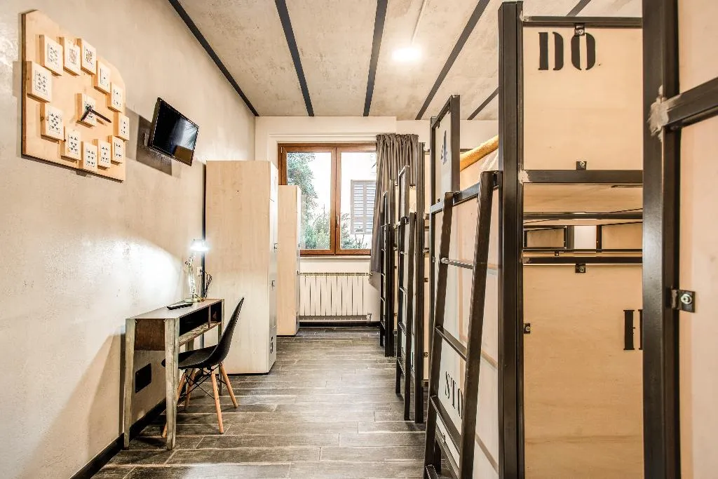 Bed in dormitory MALE ROOM Room, Hostel Trastevere 2, Rome