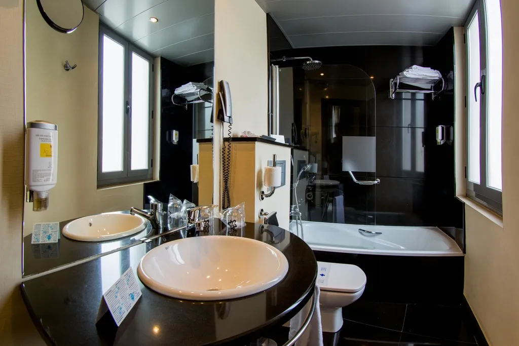 Double or Twin STANDARD Room, Hotel Arosa, Madrid