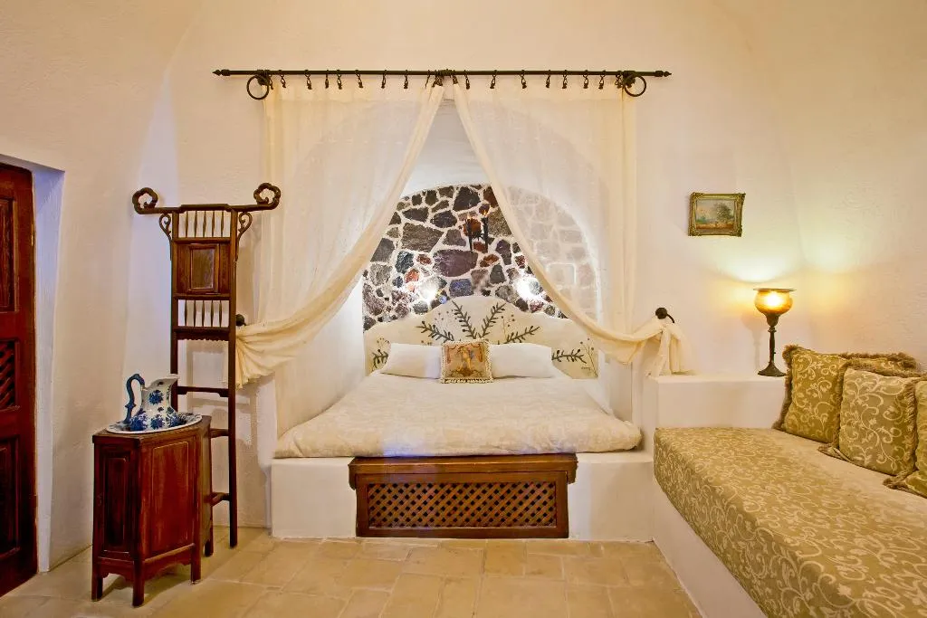 SUITE GRAND Room, Alexander's Suites, Santorini