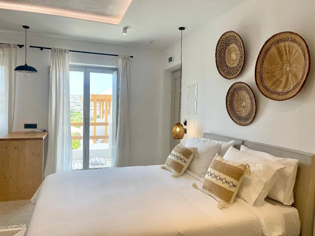 SUITE DELUXE POOL VIEW Room, Mykonos Dot Suites, Mykonos