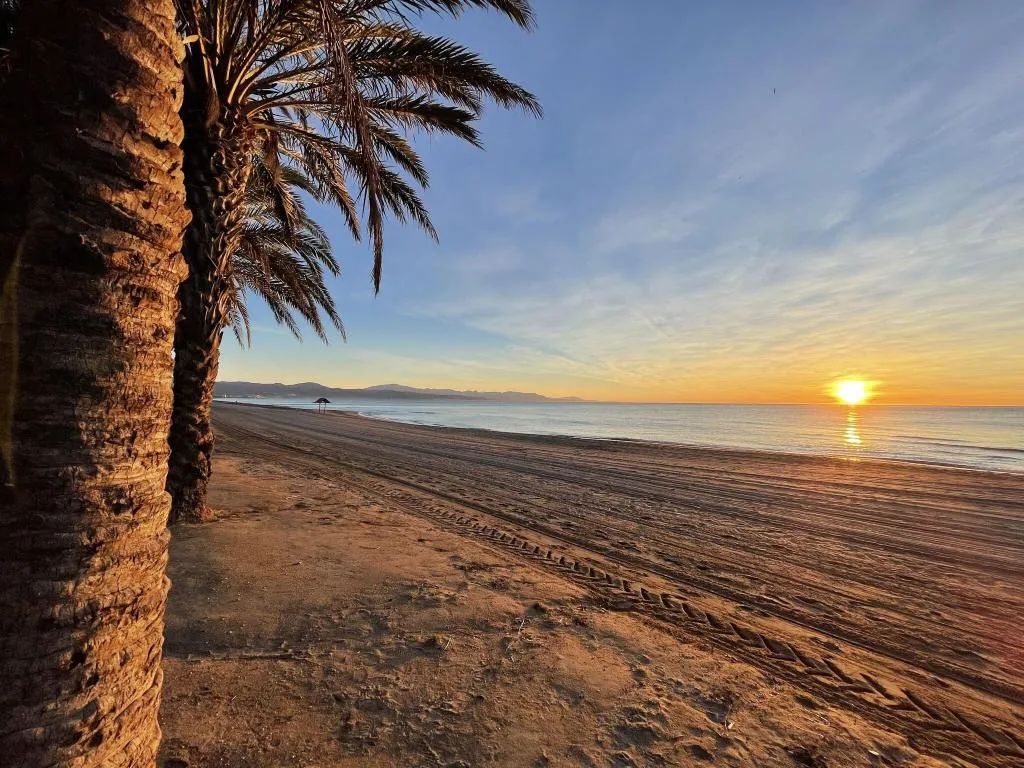 Beach, Hotel Apartamentos Bajondillo, Costa Del Sol