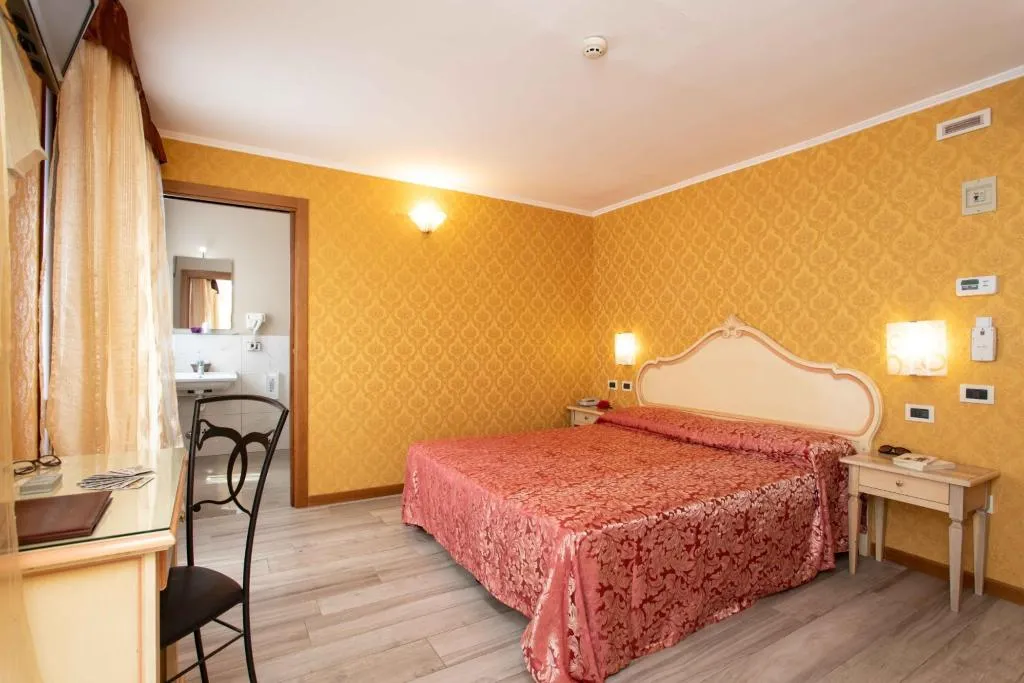 Double or Twin DELUXE Room, Tintoretto Hotel, Venice