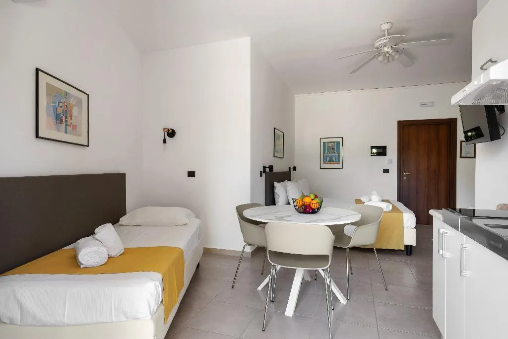 TRIPLE CAPACITY 2 Room, Villa Collina, Taormina