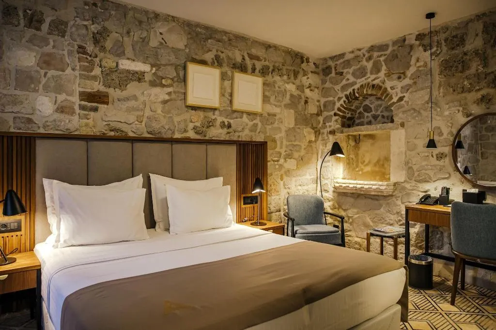 Room, Armerun Heritage Hotel & Residences, Split