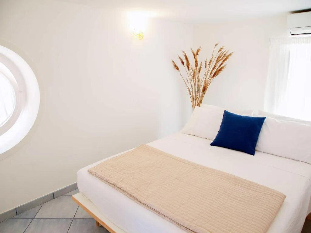 Room, Antonio Massa Lubrense, Naples