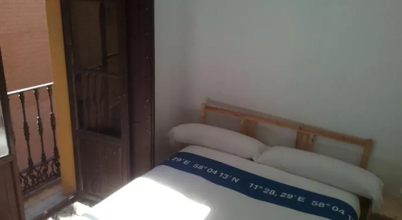 APARTMENT CAPACITY 6 Room, Hostel Trotamundos, Seville