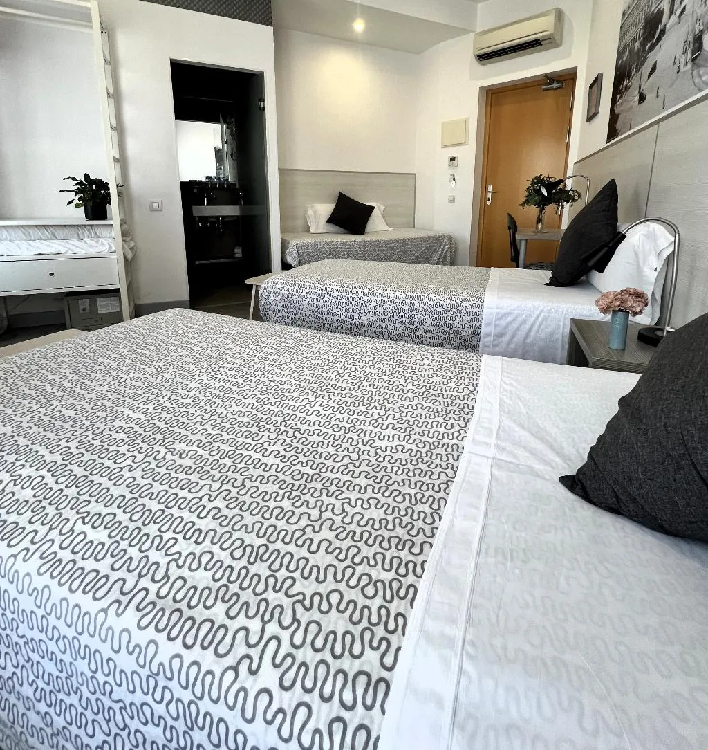 TRIPLE STANDARD Room, San Lorenzo, Madrid