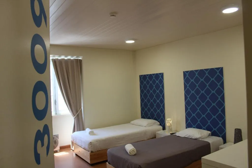 QUADRUPLE WITH SHARED BATHROOM Room, Tagus Royal Residence, Lisbon