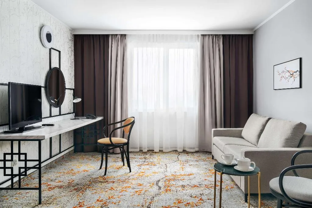 JUNIOR SUITE KING SIZE BED Room, Metropolo By Golden Tulip, Krakow