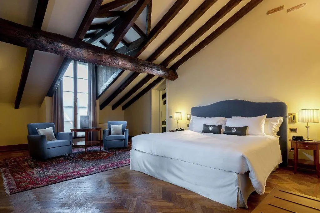DOUBLE DELUXE KING BED Room, Grand Hotel Villa Torretta, Curio by Hilton, Milan