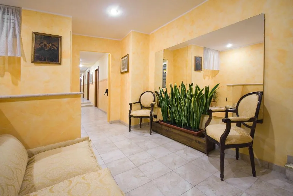 Lobby, Tuscolana, Naples