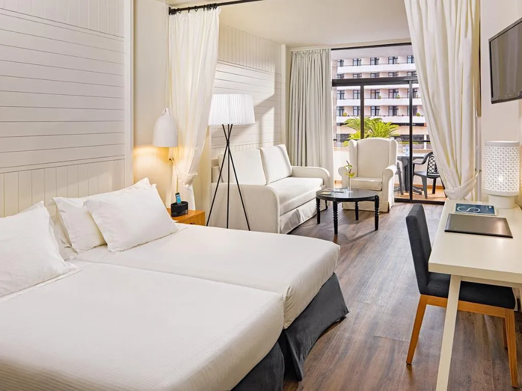 JUNIOR SUITE CAPACITY 3 Room, H10 Conquistador, Tenerife