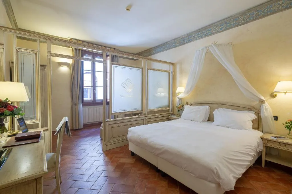QUADRUPLE SUPERIOR QUEEN BED Room, Davanzati, Florence