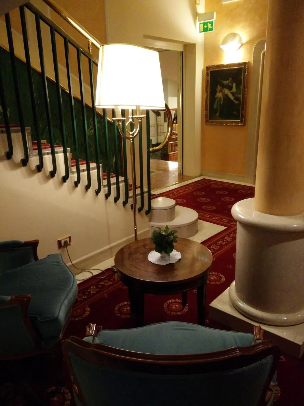 Lobby, Santa Barbara, Milan