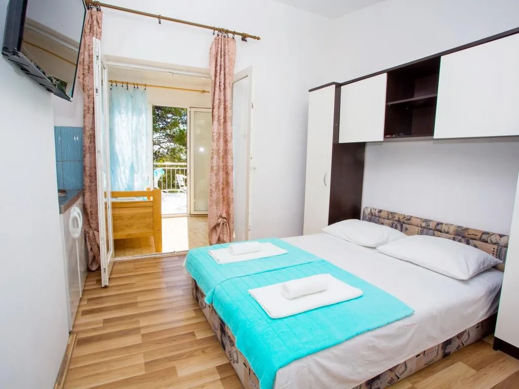 APARTMENT CAPACITY 4 Room, Boris, Split