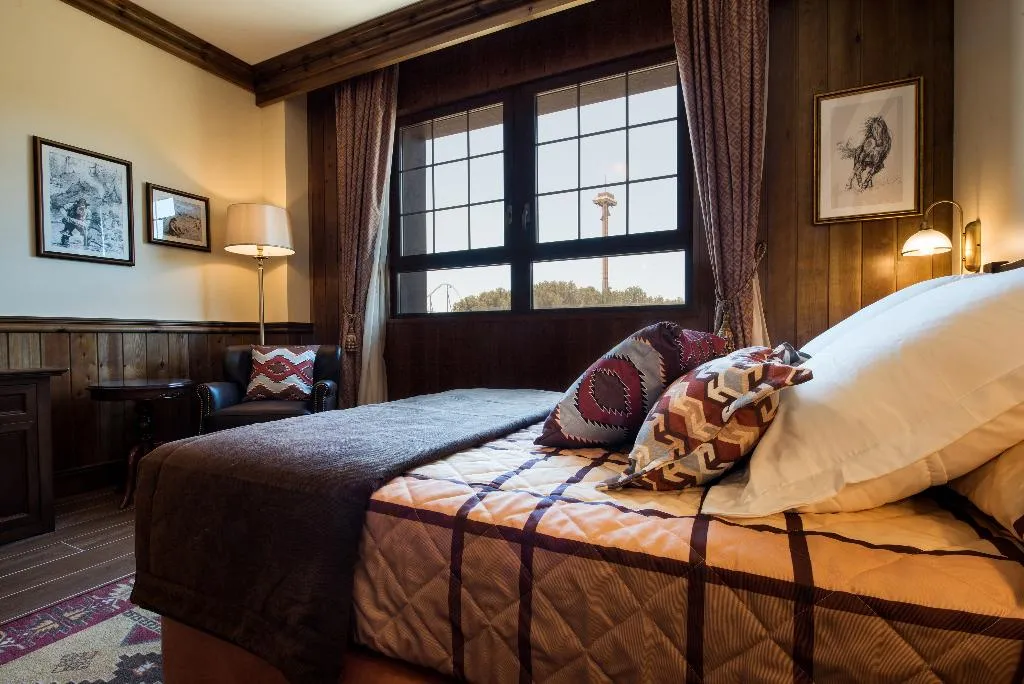 Double or Twin SUPERIOR Room, Portaventura Colorado Creek+ Ticket Included, Costa Dorada