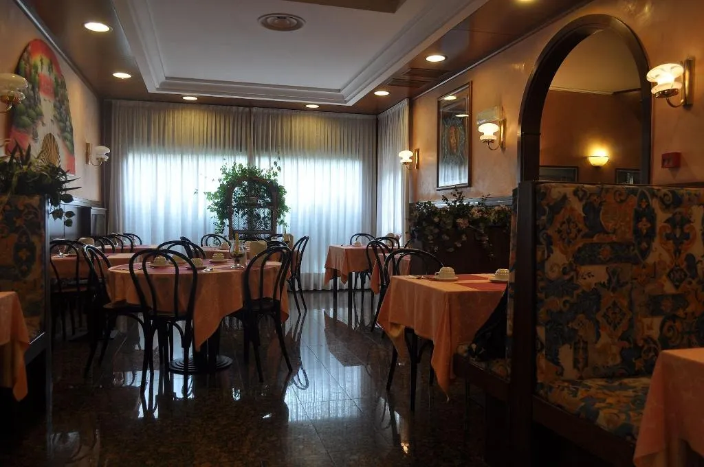 Restaurant, Hotel Roma, Venice