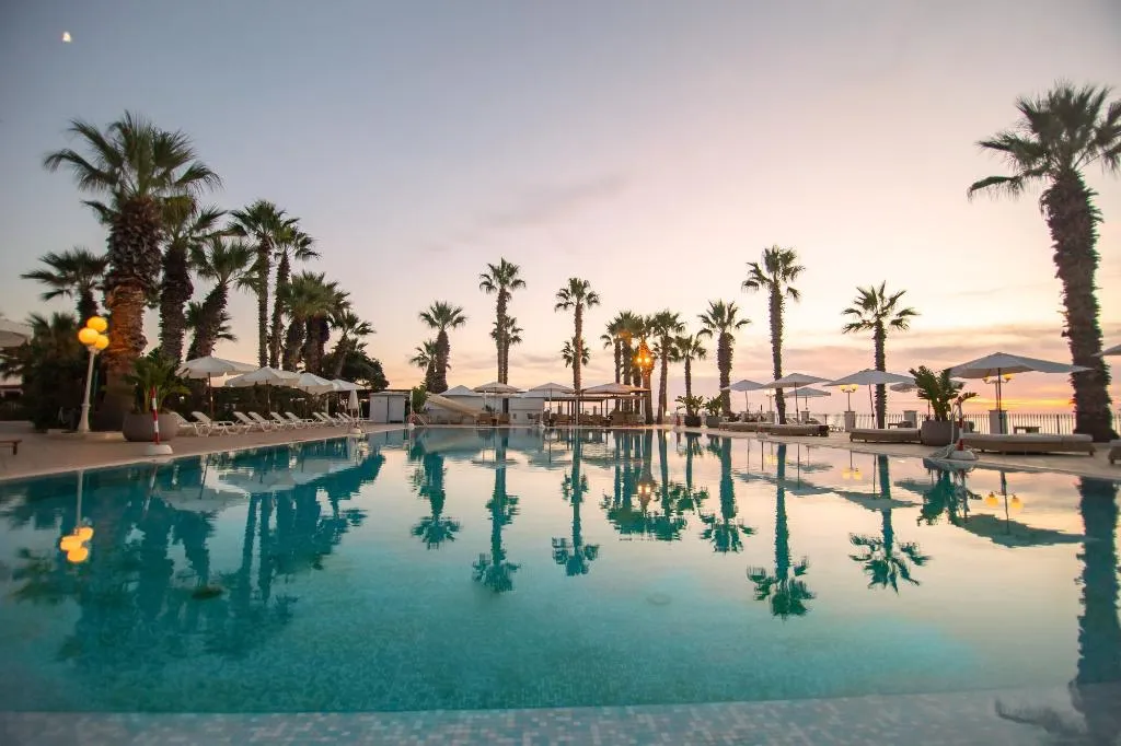 Pool, Dioscuri Bay Palace, Catania