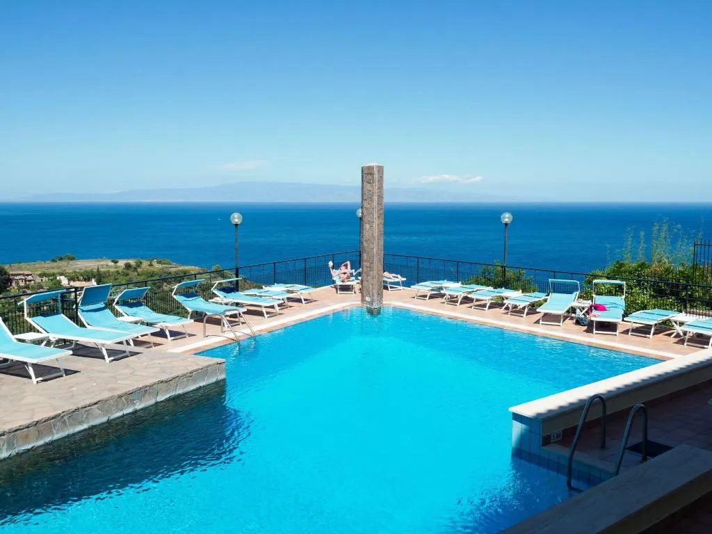 Pool, Sirius, Taormina