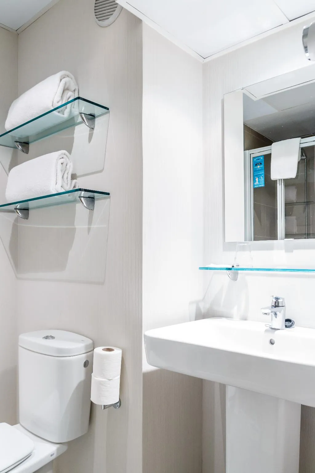 DOUBLE SUPERIOR Room, Vertice Roomspace Madrid, Madrid