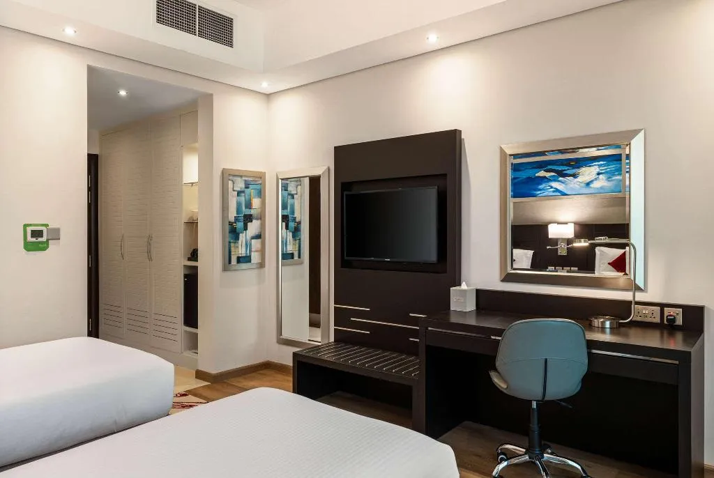 TWIN DELUXE Room, Ramada By Wyndham Dubai Barsha Heights Ex AurisInn, Dubai