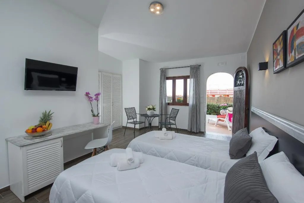 BUNGALOW WITH TERRACE Room, Baia D'Oro Hotel, Catania