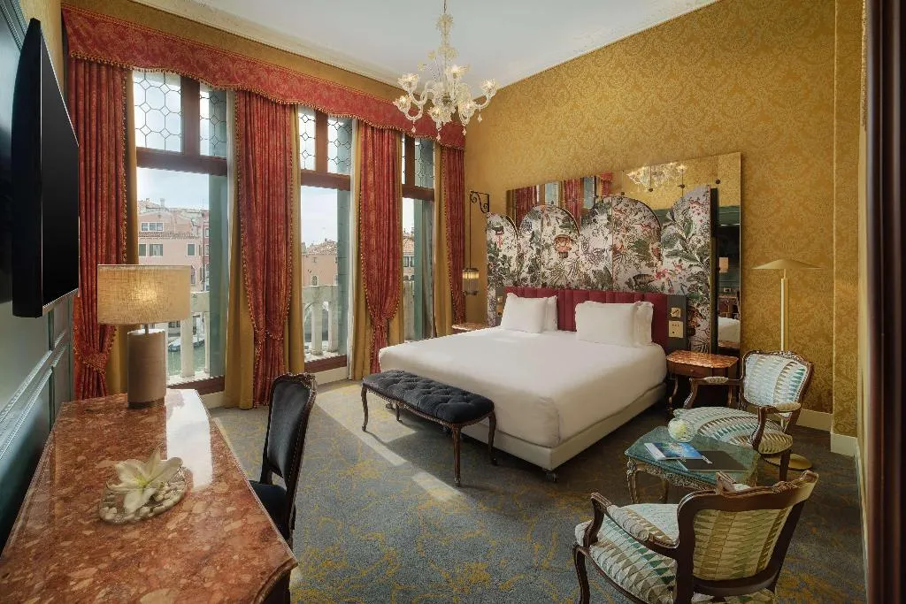 DOUBLE PREMIUM Room, NH Venezia Santa Lucia, Venice