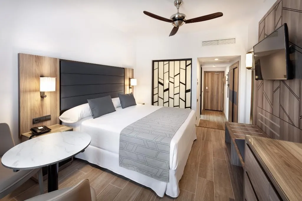 Double or Twin SIDE SEA VIEW WITH BALCONY Room, Hotel Riu Palace Oasis, Gran Canaria
