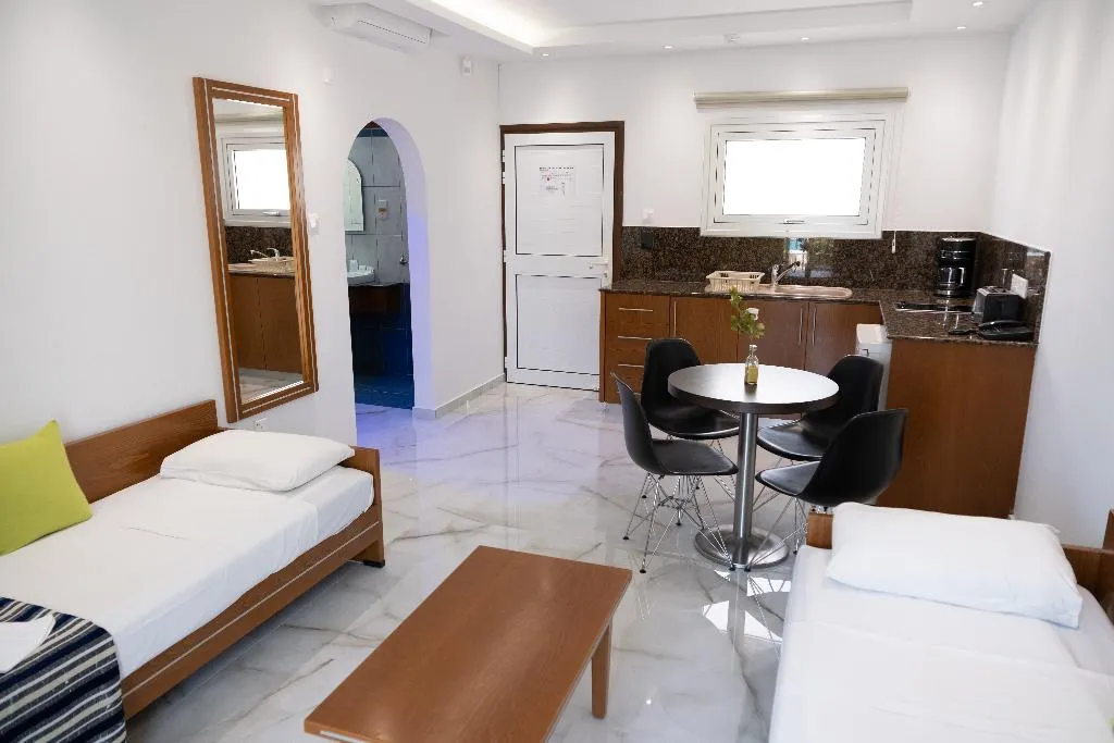 APARTMENT CAPACITY 4 Room, Loutsiana Hotel & Apartments, Cyprus