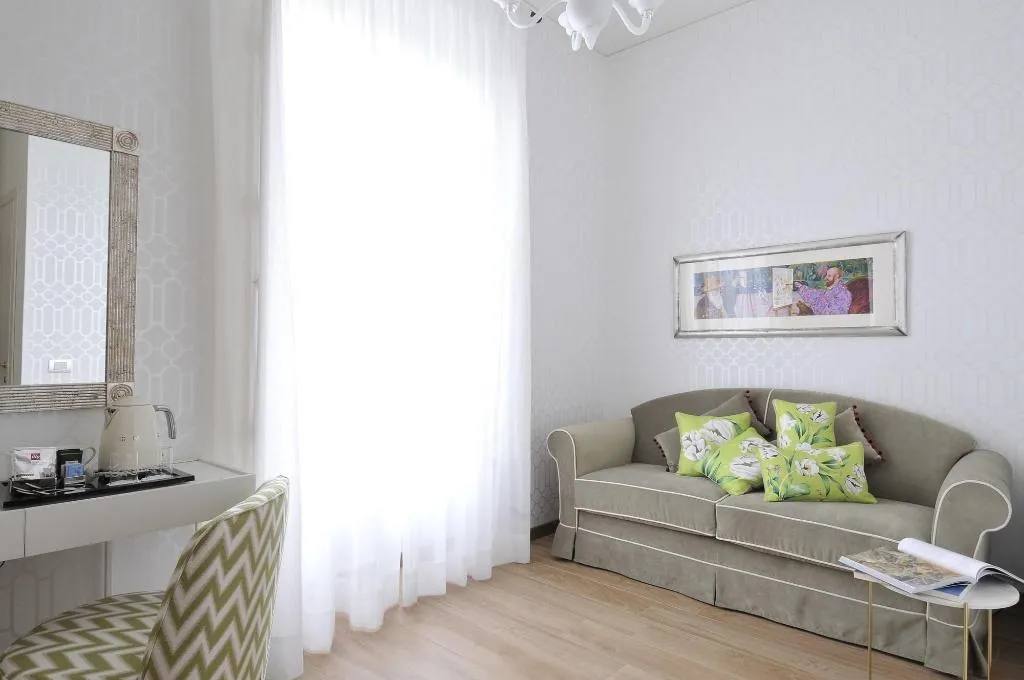 Room, Canto Degli Aranci, Florence