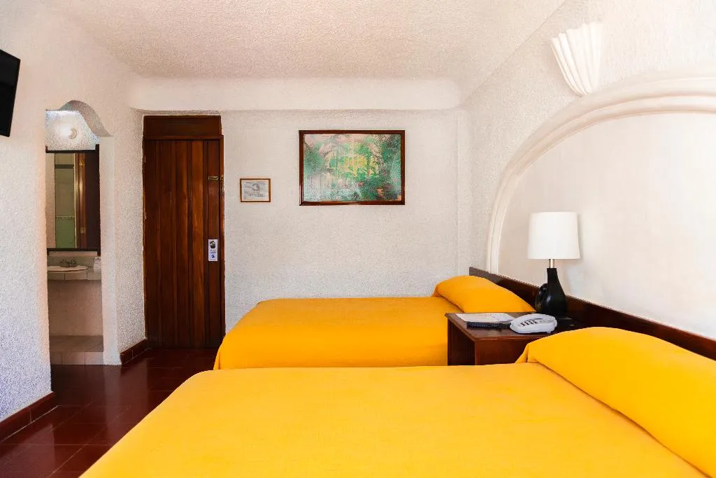 QUADRUPLE STANDARD Room, Antillano, Cancun Area