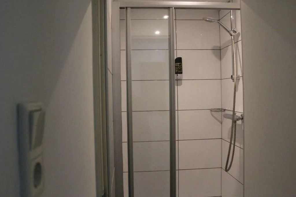 Double or Twin WITH SHARED BATHROOM Room, ITC Hotel, Amsterdam
