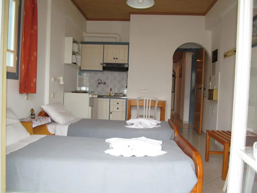 STUDIO CAPACITY 3 Room, Villa Condessa by Checkin, Crete