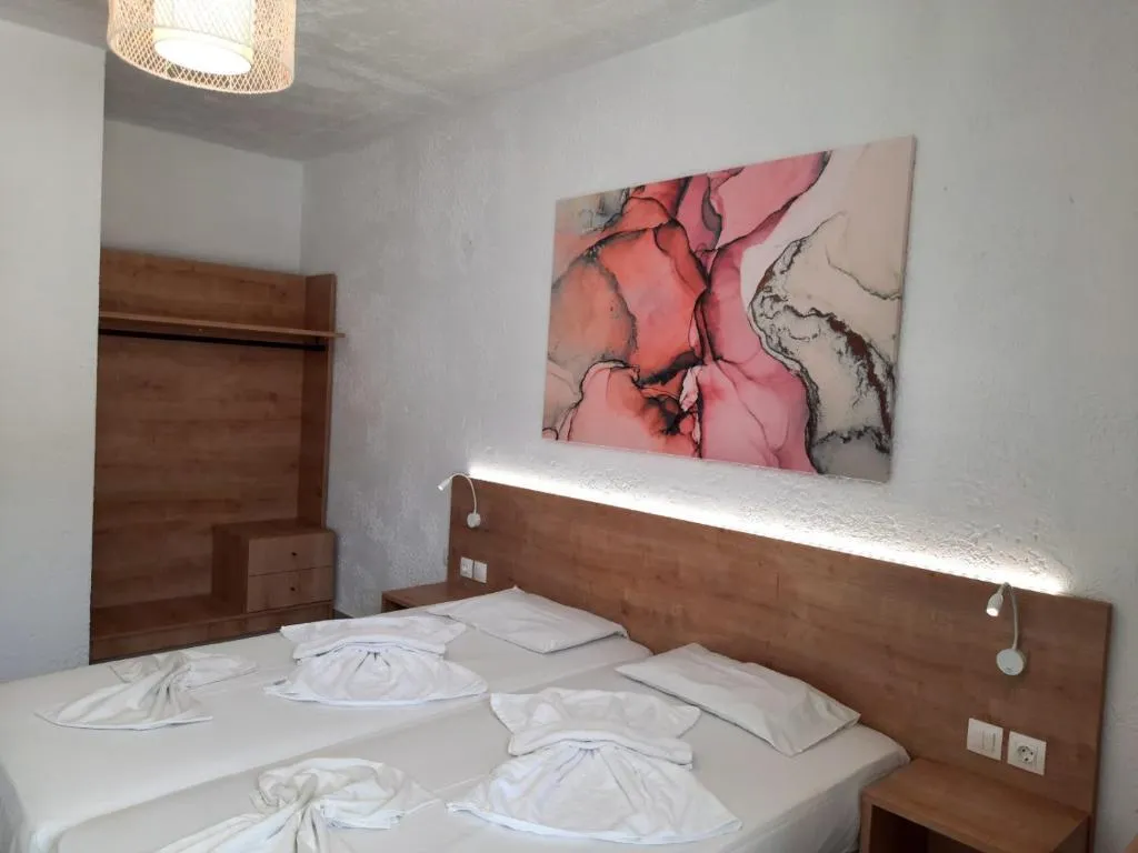 FAMILY ROOM GARDEN VIEW ONE BEDROOM Room, Neon Hotel, Crete