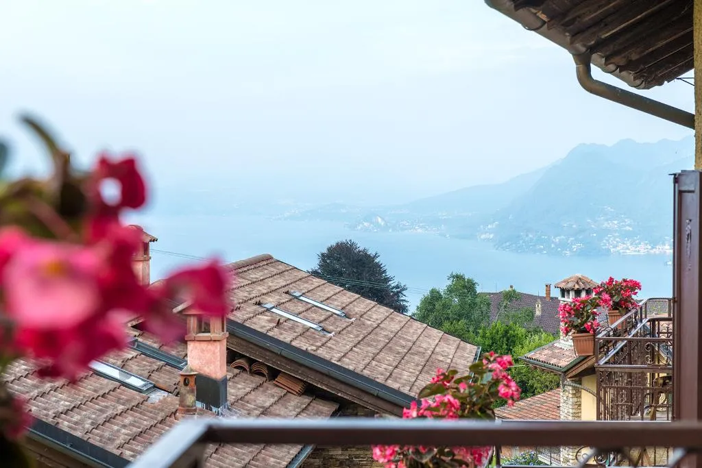 APARTMENT TWO BEDROOMS TWO BATHROOMS Room, Stresa Complex Levoasi, Milan