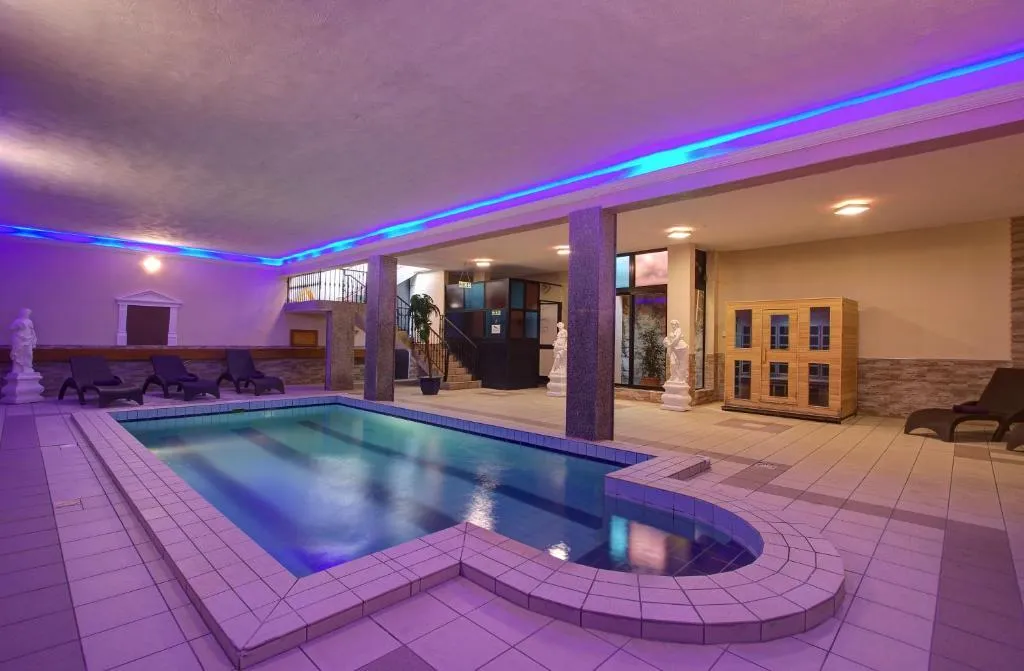 Pool, Canifor Hotel, Malta