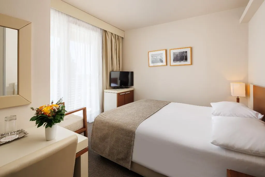 DOUBLE WITH BALCONY Room, Hotel Albatros Plava Laguna, Istria